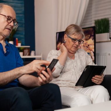 Cum pot fi reclamate abuzurile din căminele de bătrâni?