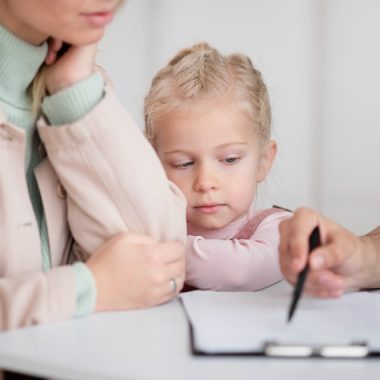 Cât costă o consultație de neurologie pediatrică în Cluj? Prețuri și costuri de luat în calcul în 2026